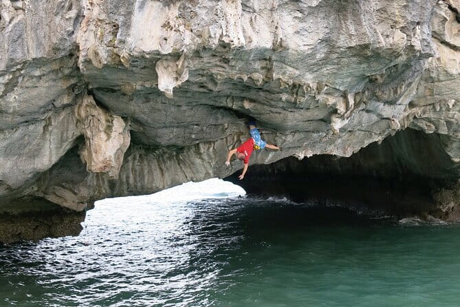 Full day deep water soloing - Kayaking in Cat Ba - Ha Long Bay. - 8:00 departure from Cat Ba Town