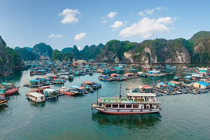 Full day deep water soloing - Kayaking in Cat Ba - Ha Long Bay. - Dầu Bê Island and the Le Mekong crag