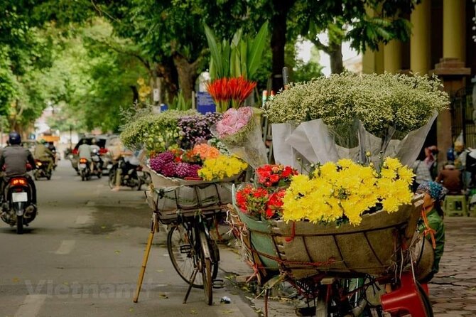 Full-Day Hanoi City Tour with Hidden Local Life Experience - Egg coffee beside Hanoi Train Street
