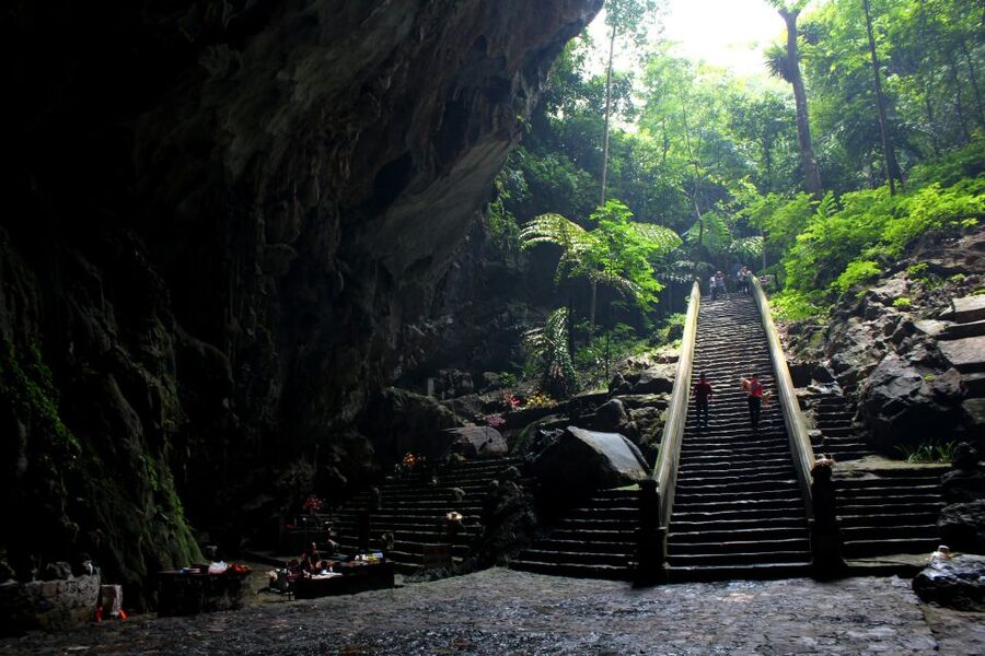 Full-Day Perfume Pagoda Private or Small-Group Tour - Lunch at the mountain base