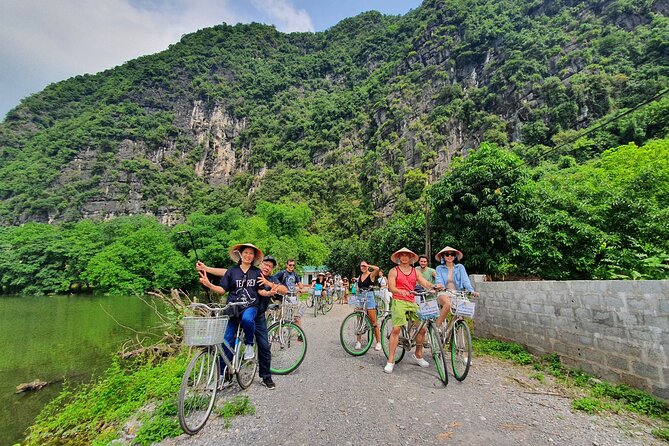 Full-Day Tour Hoa Lu, Tam Coc Boat Trip and Mua Cave - The Tam Coc river and its cave passages