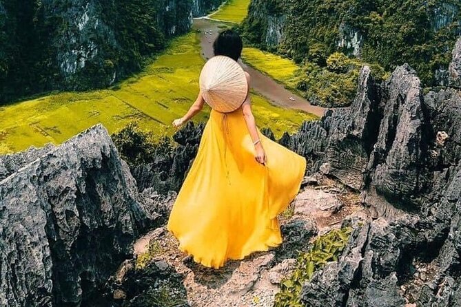 Full-Day Tour Hoa Lu, Tam Coc Boat Trip and Mua Cave - Guides, group size, and the feel of the day