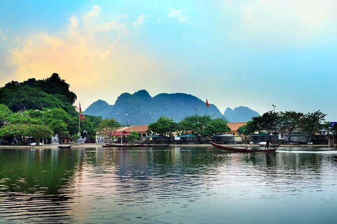 Full Day Tour to Perfume Pagoda with Traditional Boat Ride - The Yen Stream sampan ride