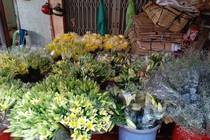 Good Morning Saigon Tour by Motorbike and Scooter - Ho Thi Ky Flower Market in ten minutes