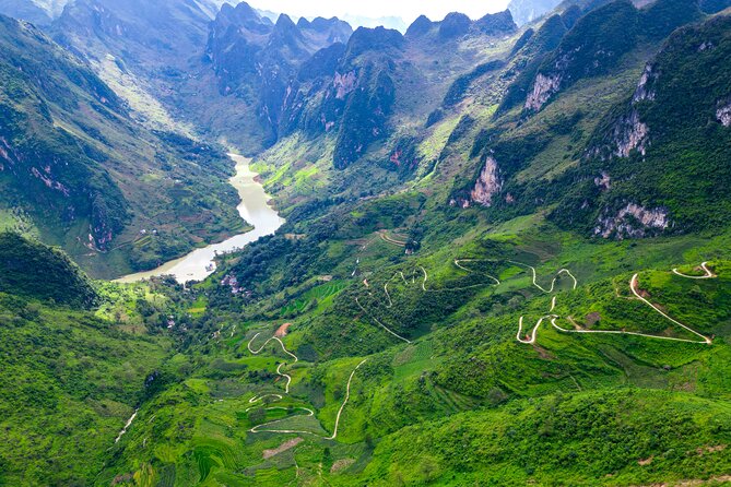 Ha Giang DIVINITY HORIZON TOUR with local easy rider 4 DAYS - Day four: linen weaving, Fairy Bosom Mountain, and the return
