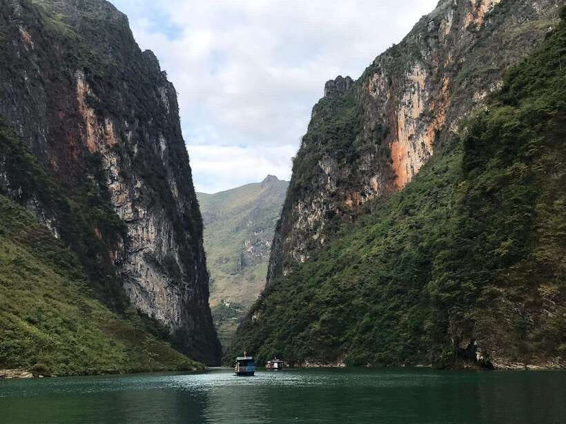 Ha Giang Loop Jasmine Tour 3D2N - Hanoi pickup and the overnight transfer