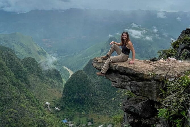 Ha Giang Loop motorbike Private 4 days Tour all inclusive - Day two: Du Gia market to Ma Pi Leng Pass