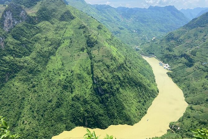 Ha Giang tour 3 days 2 nights - Day two: Dong Van Rock Plateau and Ma Pi Leng Pass