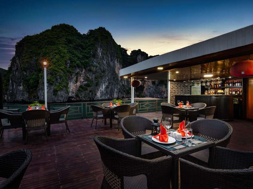 Ha Long Bay: 2-Day Tour with La Pandora Boutique Cruise - Kayaking and swimming in Lan Ha Bay