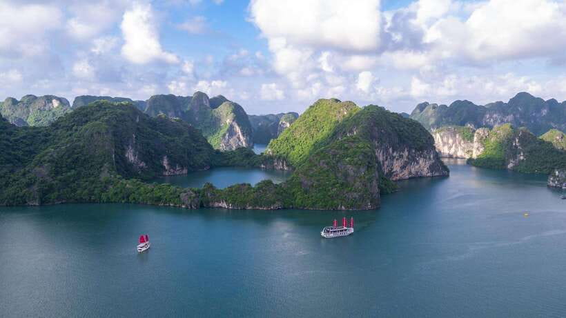 Ha Long Bay - Bai Tu Long Bay Luxury Boat Tour & Transfer - What the $155 price really covers