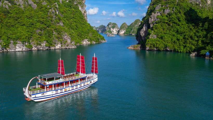 Ha Long Bay - Bai Tu Long Bay Luxury Boat Tour & Transfer - The 7:15am limousine ride from Hanoi