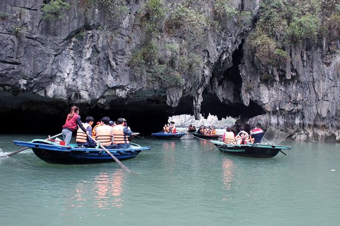 Ha Long Bay Day Cruise From Ha Noi - Vietnamese lunch on the boat