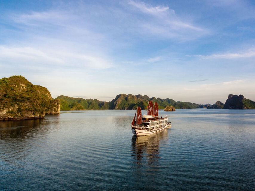 Ha Long & Lan Ha Bays: 2-Day Cruise with Meals & Kayaking - Service, cabins, and the small drawbacks