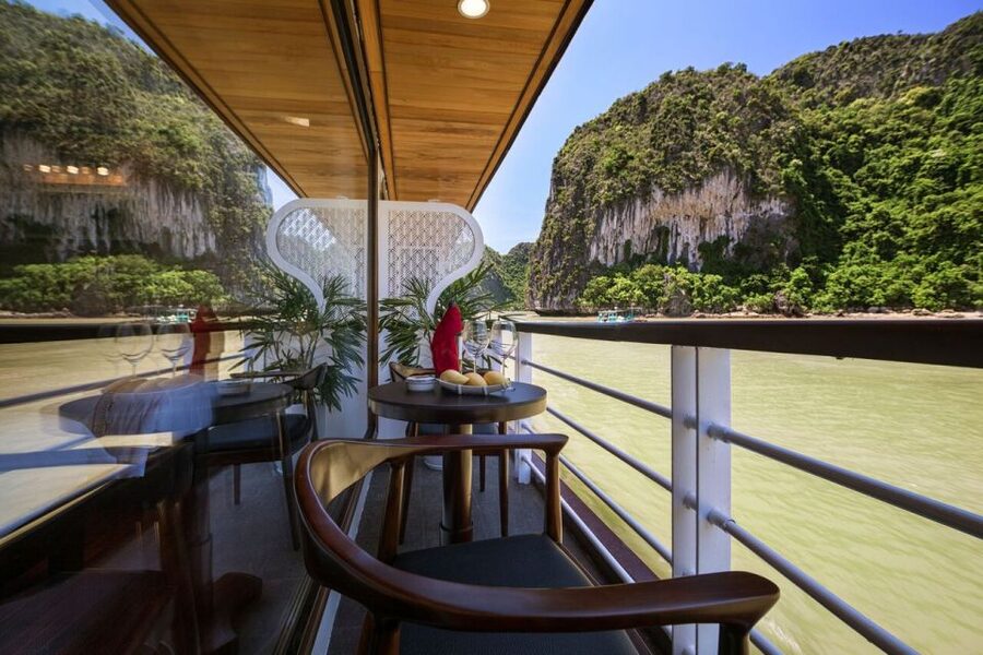 Ha Long & Lan Ha Bays: 2-Day Cruise with Meals & Kayaking - Sunrise Tai Chi and an early start
