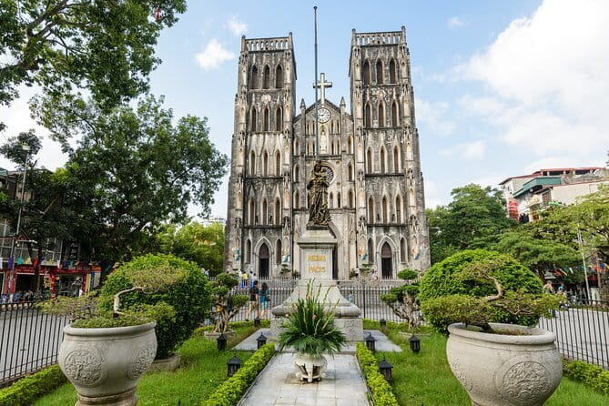 Ha Noi City Day Tour - The Ho Chi Minh complex brings Vietnam’s modern story into focus
