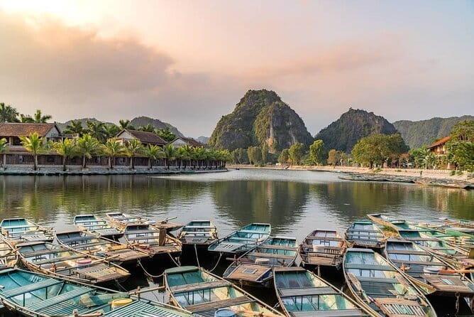 Hai Phong City Historical and Food Tour - Banh My Que, the small snack with local character