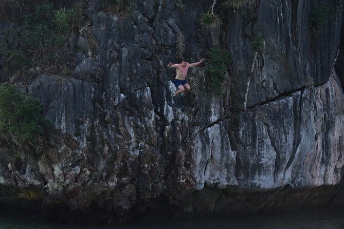 Half day Deep Water Solo - Starting at 120 Núi Ngọc in Cat Ba Town