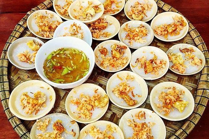 Half-Day Guided Street Food Walking Tour at Hue - Stop five: bánh khoái and a Huda beer