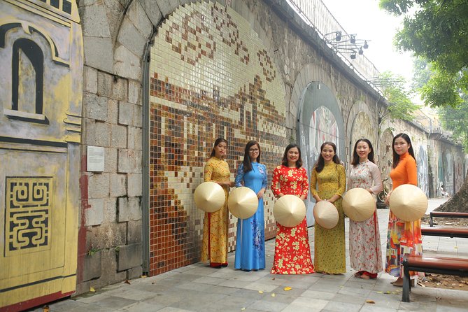 Half-Day Hanoi City Tour by Scooter - The drink stop and local flavor