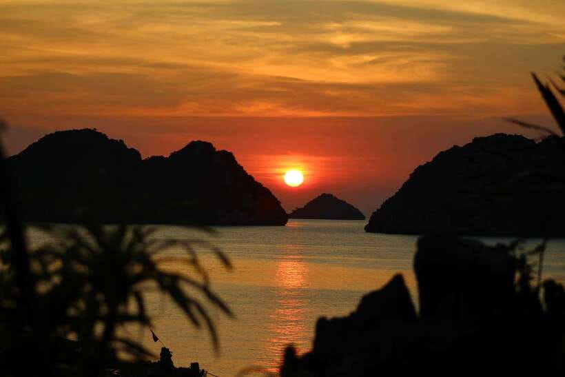 Half day Lan Ha Bay excursion ( 4 hours ): Kayaking, Snorkel - Why Lan Ha Bay is worth choosing over Ha Long Bay