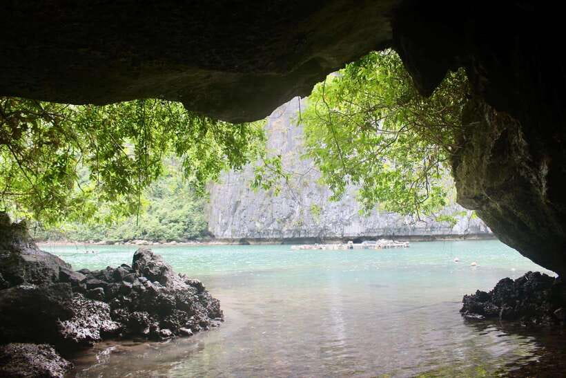 Half day Lan Ha Bay excursion ( 4 hours ): Kayaking, Snorkel - Boarding at Beo Wharf and entering the bay