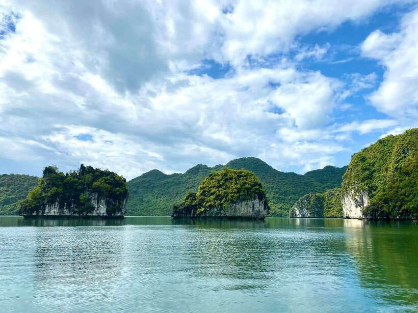 Half day Lan Ha Bay excursion ( 4 hours ): Kayaking, Snorkel - Kayaking through Cai Beo Floating Village
