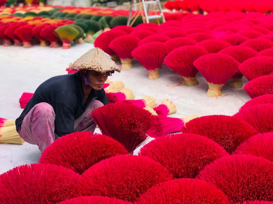 Half Day trip to Incense & Hat Villages with Train Street - Quang Phu Cau and the scent of incense