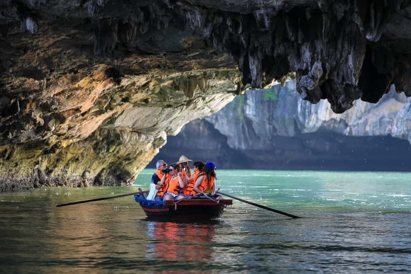 Halong 6 Hours Cruise: Kayak, Cave, Lunch, Beach & Island - Cruising past Ha Long Bay’s limestone towers