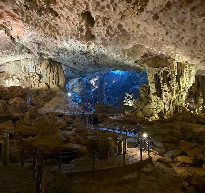 Halong 6 Hours Cruise: Kayak, Cave, Lunch, Beach & Island - Luon Cave by kayak or bamboo boat