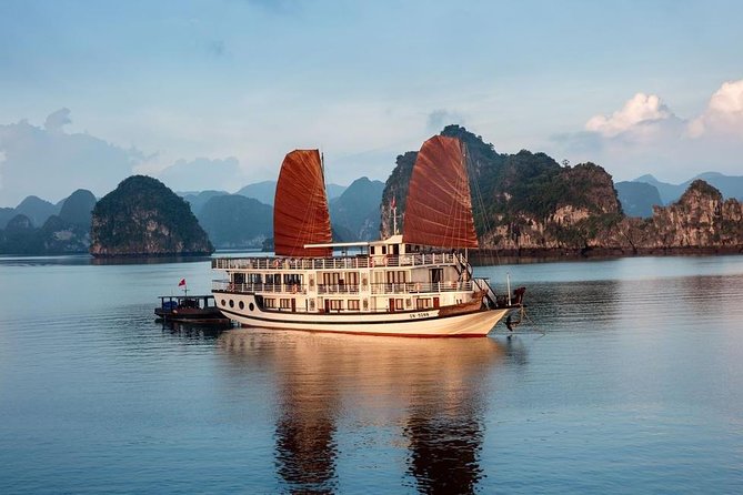 Halong Bay 2 Days 1 Night Cruise - The 8 to 9 a.m. pickup from Hanoi