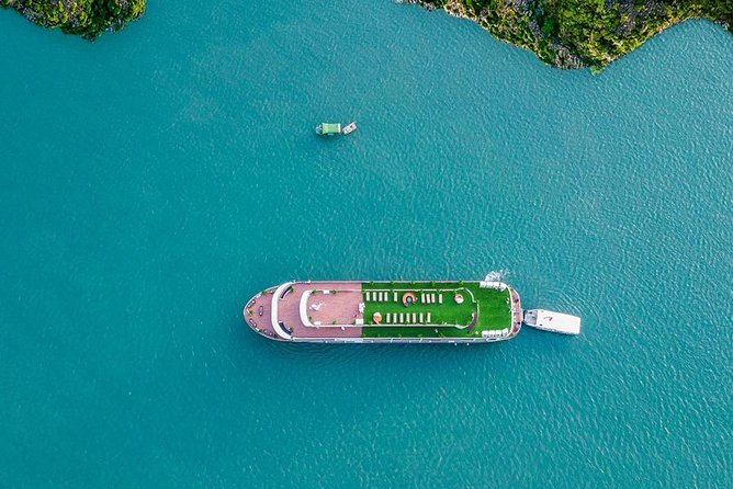 Halong Bay 2D1N BEST CRUISES All-Inclusive: Transfer, Meals, Kayak, Cave, Island - Day two: kayaking near a floating village
