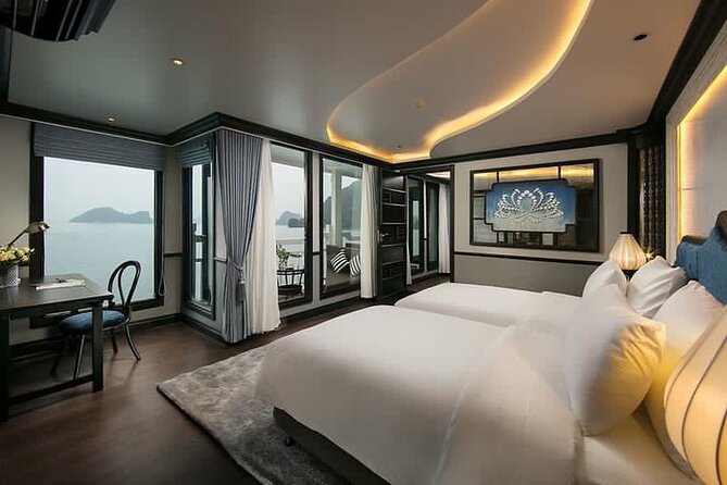 Halong Bay 2D1N Cruise Tour, Full Meals, Caves, Kayak &Transfer - Food, service, and the guide
