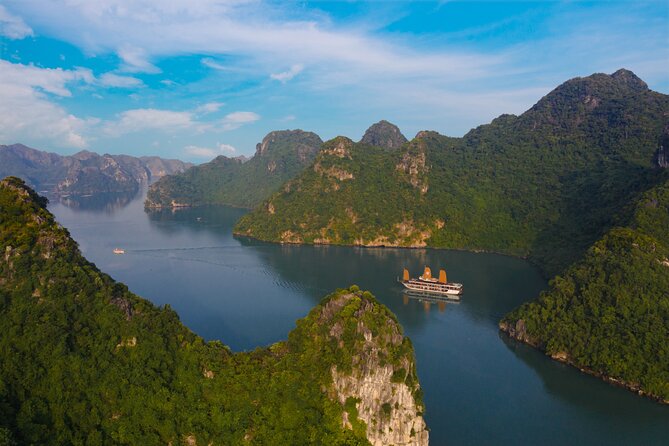 Halong Bay 3 days 2 nights on PEONY CRUISES 5 Stars LUXURY - Three Peaches area: a swim after the village visit