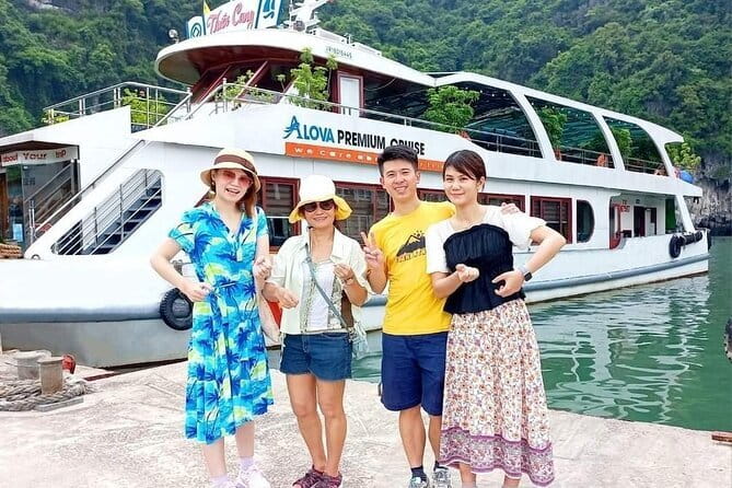 Halong bay 4 hours boat tour from Halong city with 2 caves, kayak - What the guides add to the experience
