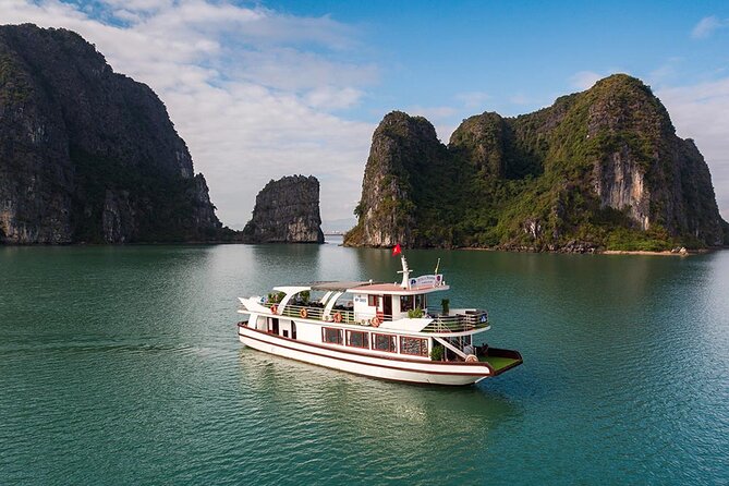 Halong Bay Cruise - Day Tours - Ba Hang fishing village and the water-level activities