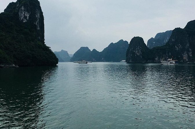 Halong Bay Cruise Tour from Hanoi with Kayak Adventure - Thien Cung Cave and its unusual rock shapes
