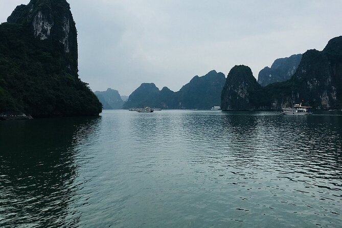 Halong Bay Cruise Tour from Hanoi with Kayak Adventure - Forty minutes around Ba Hang