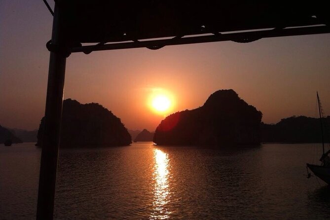 Halong Bay Cruise With Cave, Kayaking, Swimming - Buffet Lunch - Titop Island, swimming, and the climb to the summit