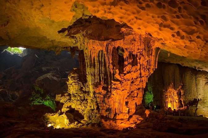 Halong Bay Day Tour 6Hour Deluxe Cruise Limousine Bus Small Group - Key points at a glance