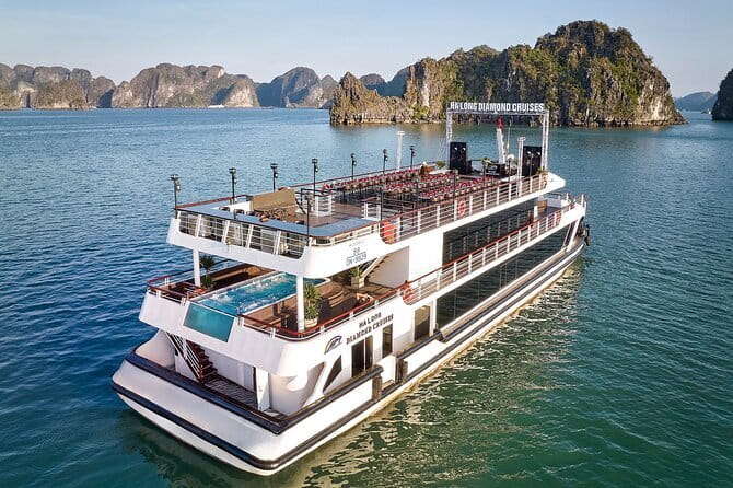 Halong Bay Day Tour Luxury Cruise With Jacuzzi and Buffet Lunch - Sung Sot Cave, Halong Bay’s big underground stop