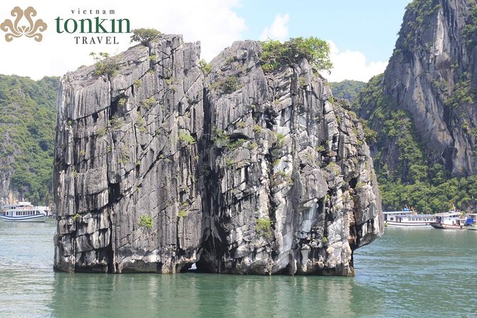 Halong bay deluxe cruise 2 days/ 1 night: kayaking, titop island, surprise cave - Sunrise and the second morning