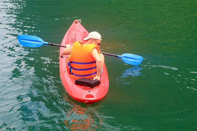 Halong bay Deluxe Cruise 2D/1N: Kayaking, swimming, Titop island & surprise cave - A quiet start, then the pearl farm