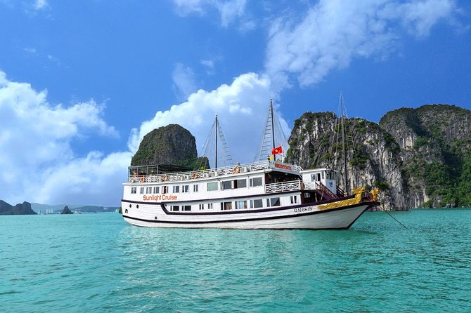 Halong bay Deluxe Cruise 2D/1N: Kayaking, swimming, Titop island & surprise cave - Lunch with limestone islands outside the window