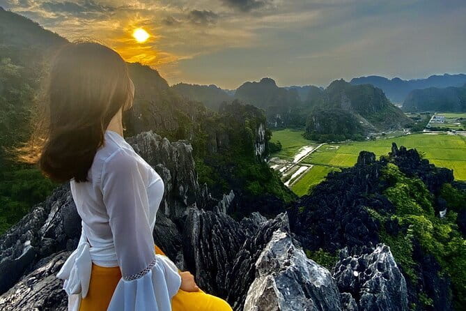 Halong Bay Full Day with All-Inclusive - Titov Island’s beach and viewpoint