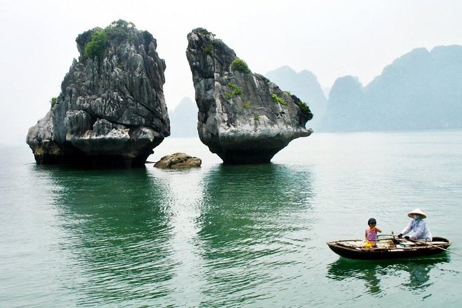 Halong Bay Full Day with Kayaking, Hiking viewpoint, Cave - Deluxe To Luxury - Guides, group size, and the pace of the day