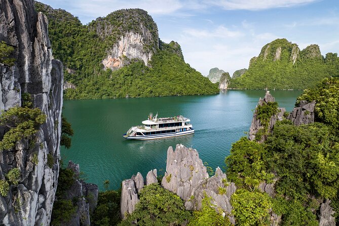 Halong bay Luxur Cruise Day trip: Buffet lunch & Limousine bus - A long day from Hanoi to Halong Bay