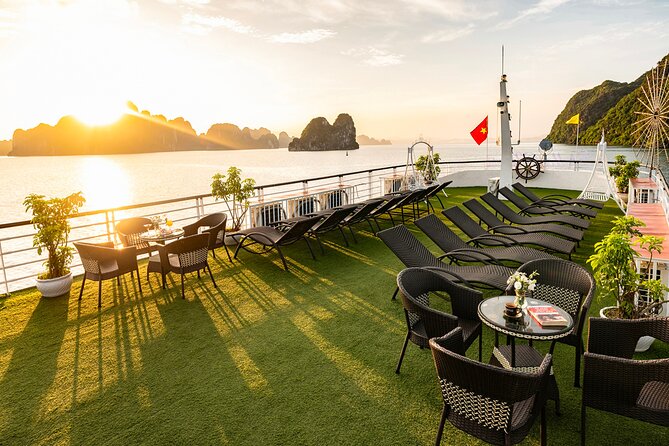 Halong Bay Luxury cruise Day trip: Buffet Lunch, Limousine bus - Buffet lunch with a view of the limestone islands