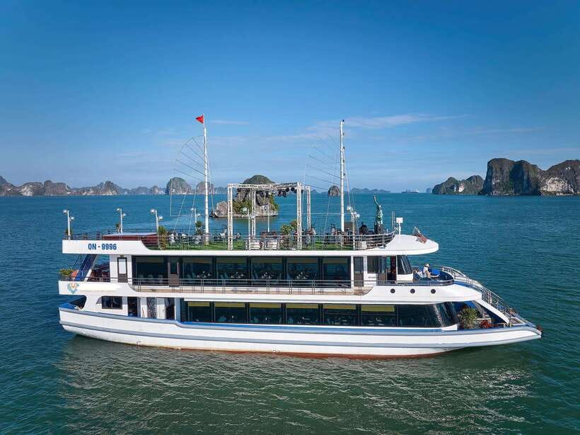 Halong Bay Luxury Cruise: Kayak&Swim,Cave, Party BEST SELLER - A full day from Hanoi to Halong Bay