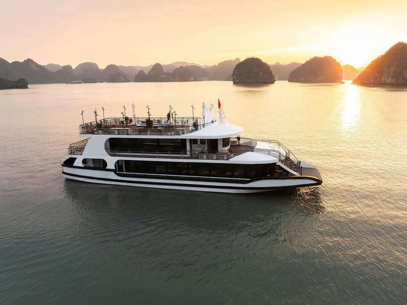 Halong Bay Luxury Cruise: Kayak&Swim,Cave, Party BEST SELLER - Lunch begins the six-hour cruise