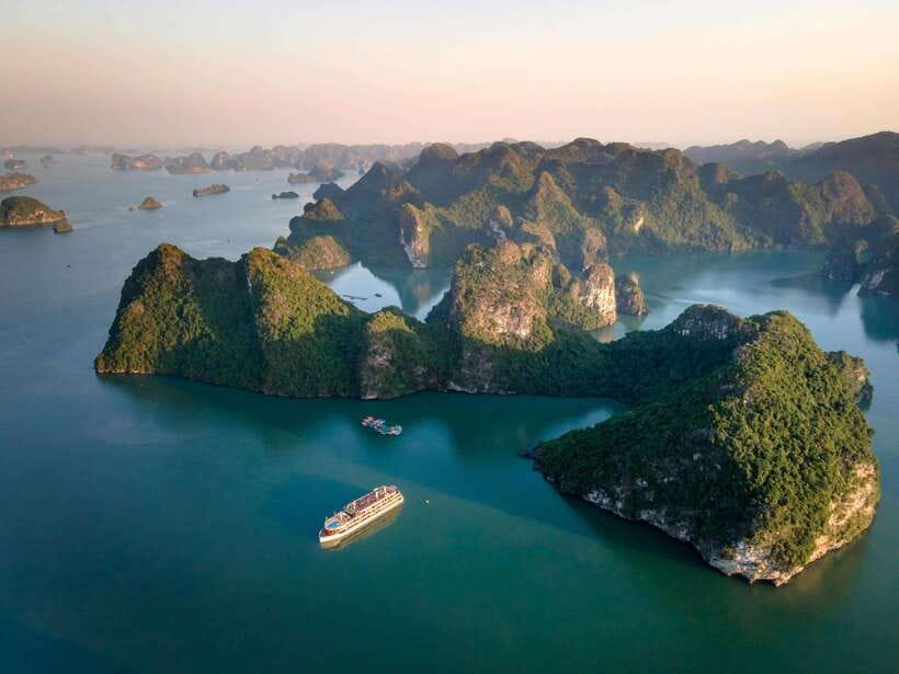 Halong Bay Luxury Cruise: Kayak&Swim,Cave, Party BEST SELLER - Luon Cave by kayak or bamboo boat